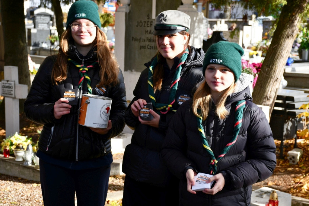 Kwesta 1 listopada na cmentarzu