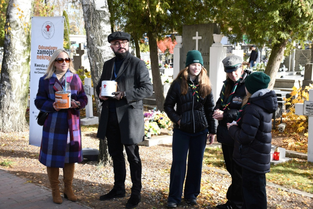 Kwesta 1 listopada na cmentarzu