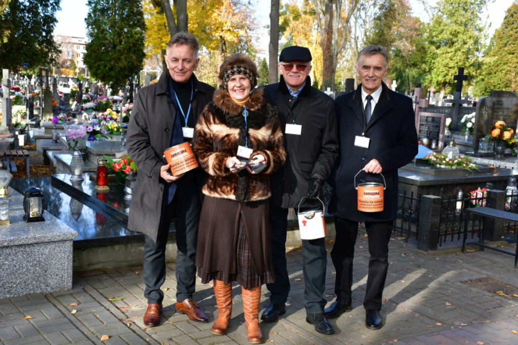 Kwesta 1 listopada na cmentarzu
