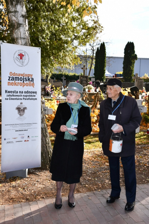 Kwesta 1 listopada na cmentarzu