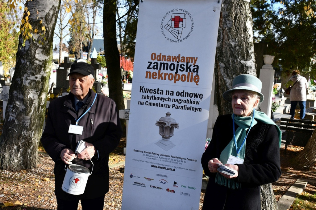 Kwesta 1 listopada na cmentarzu