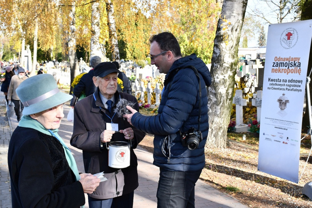 Kwesta 1 listopada na cmentarzu