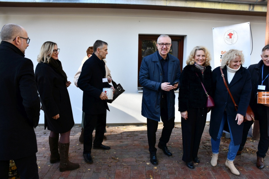 Kwesta 1 listopada na cmentarzu