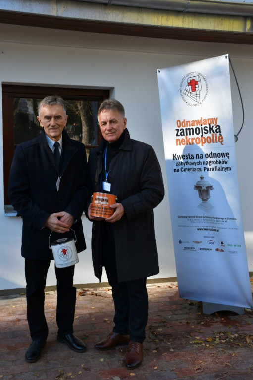 Kwesta 1 listopada na cmentarzu