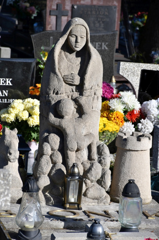 Kwesta 1 listopada na cmentarzu