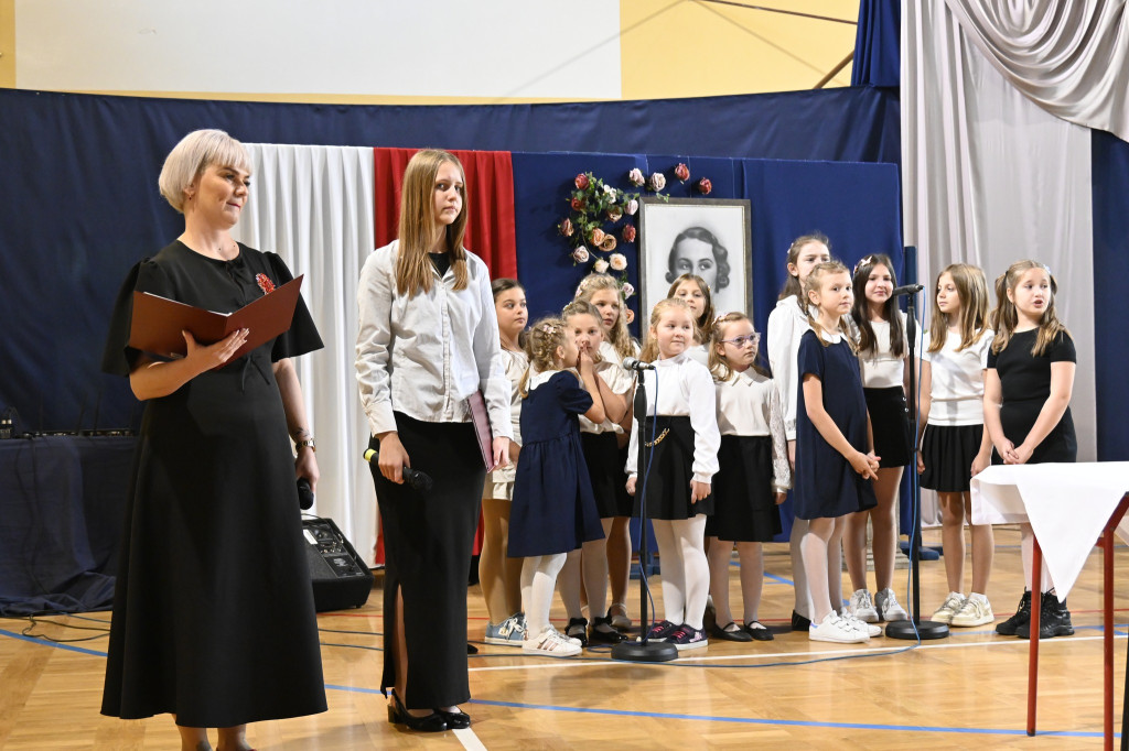 Szkoła w Zwierzyńcu im. Róży Zamoyskiej i Dzieci Zamojszczyzny