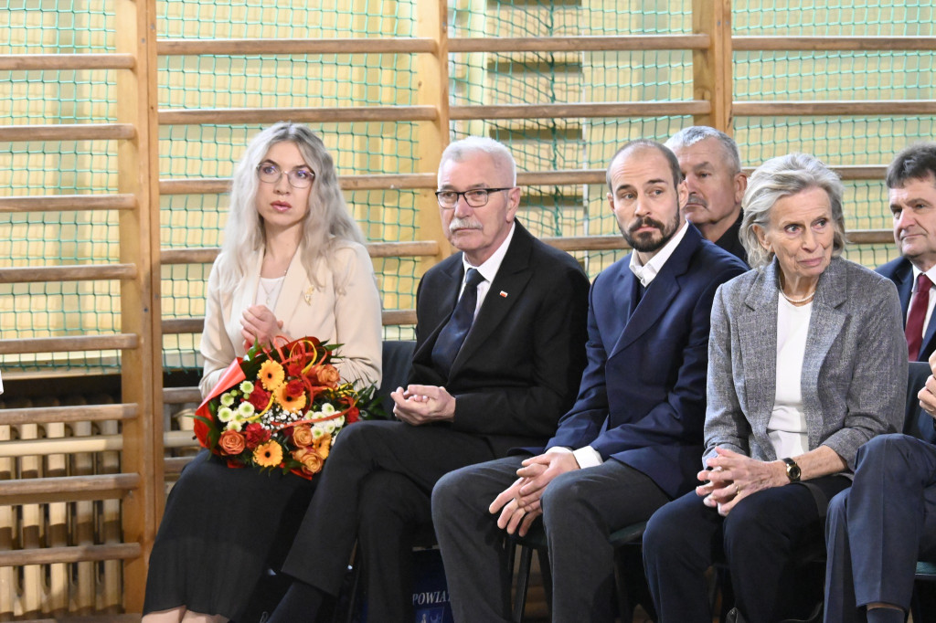 Szkoła w Zwierzyńcu im. Róży Zamoyskiej i Dzieci Zamojszczyzny