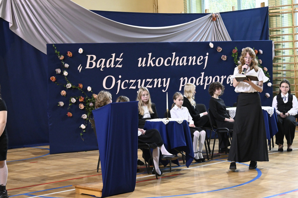 Szkoła w Zwierzyńcu im. Róży Zamoyskiej i Dzieci Zamojszczyzny