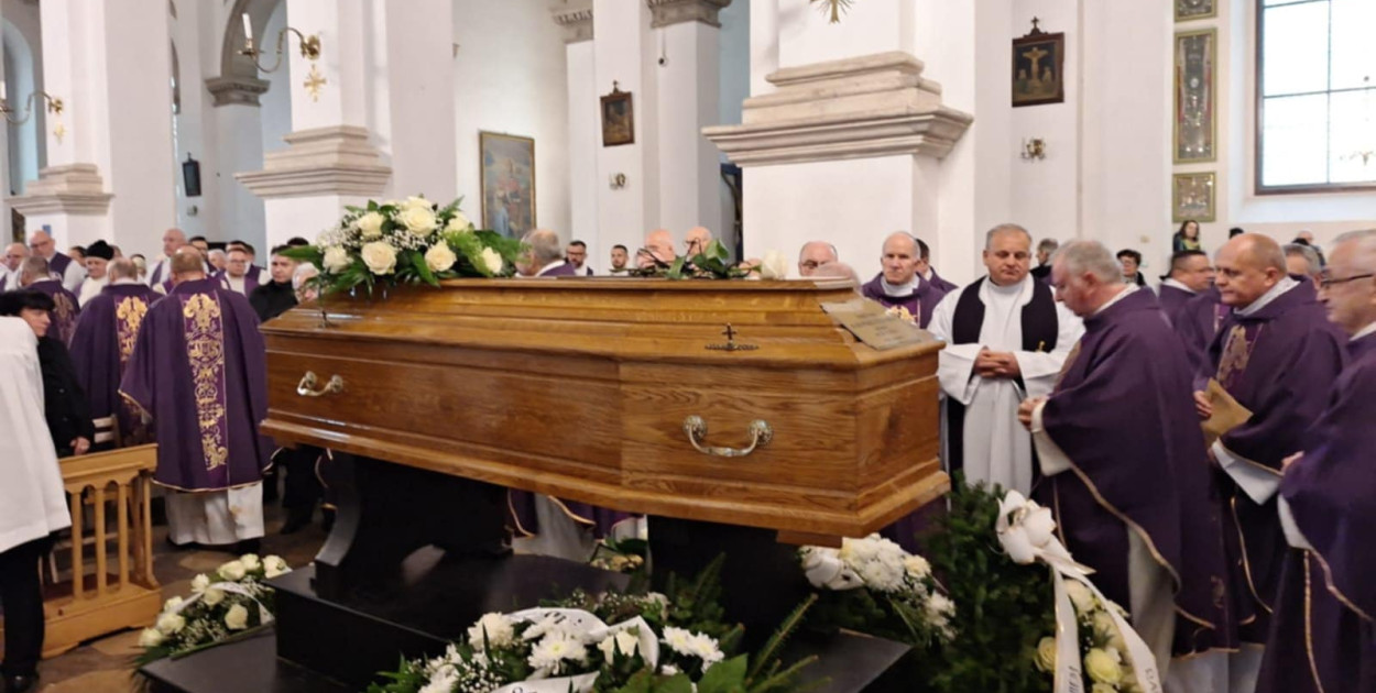 Pogrzeb ks. prał. Adama Firosza