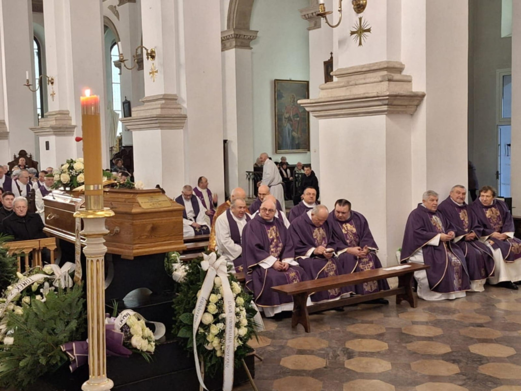 Pogrzeb ks. prał. Adama Firosza