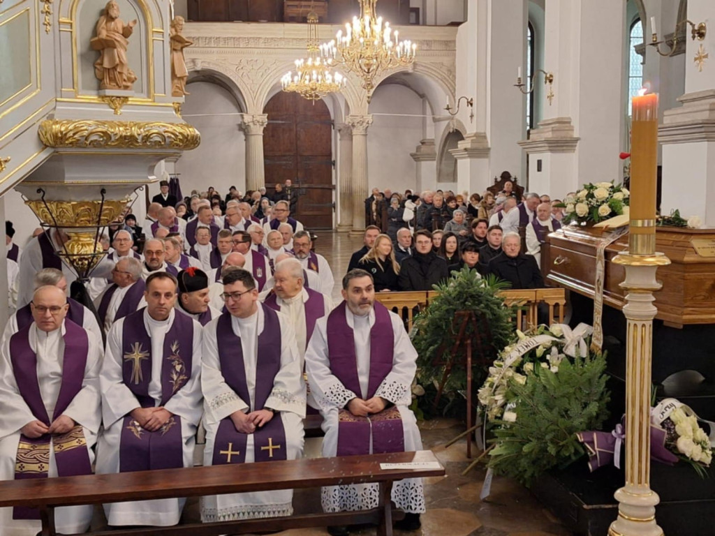 Pogrzeb ks. prał. Adama Firosza