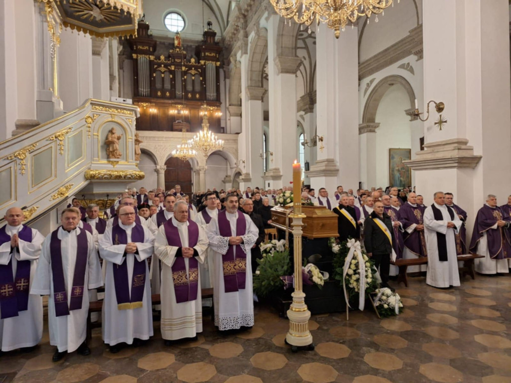 Pogrzeb ks. prał. Adama Firosza