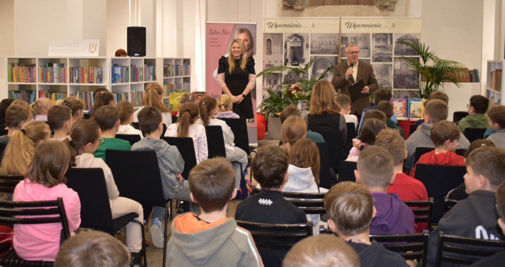 Lidia Miś w tarnogrodzkiej bibliotece
