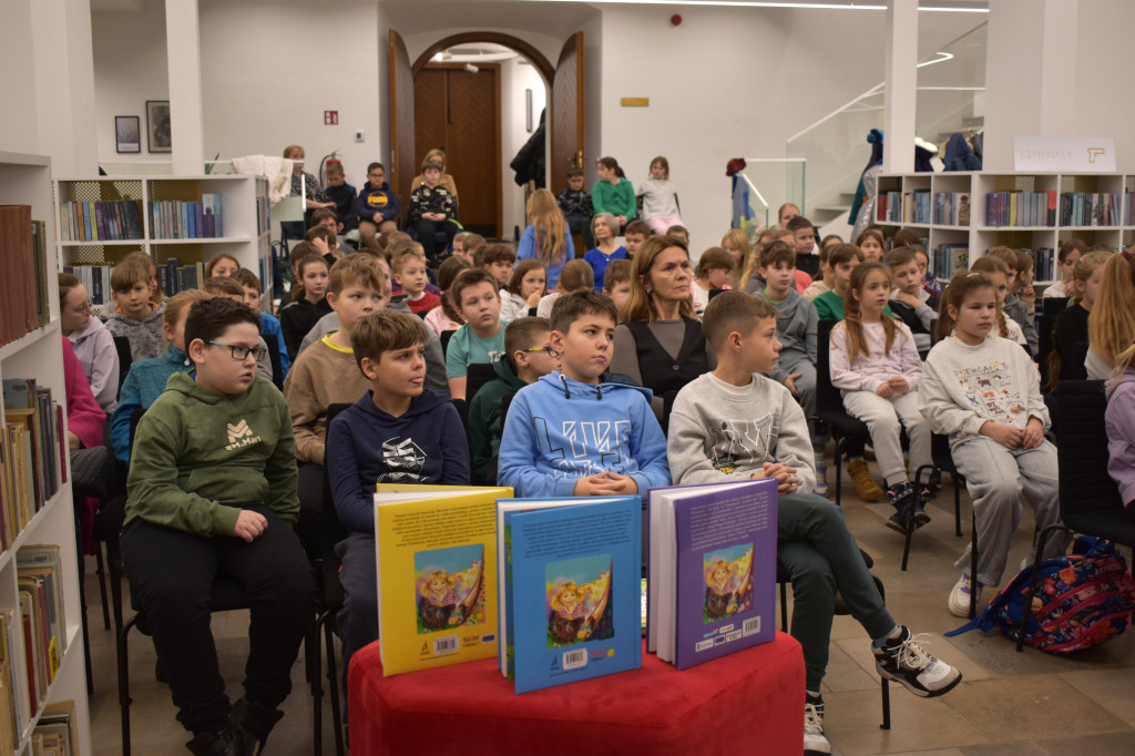 Lidia Miś w tarnogrodzkiej bibliotece