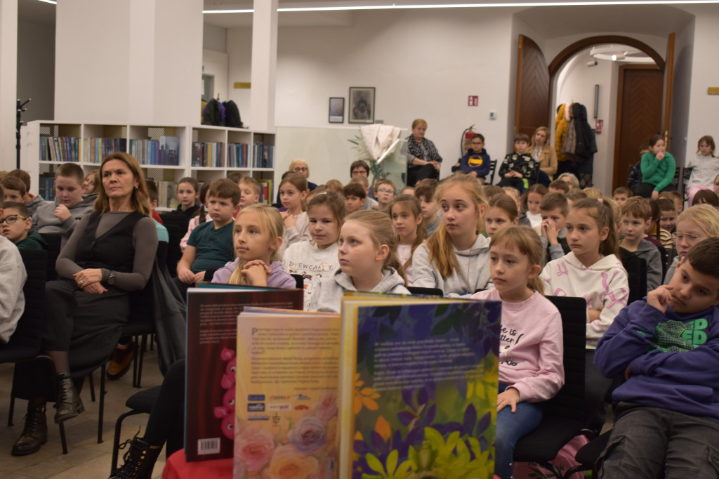 Lidia Miś w tarnogrodzkiej bibliotece