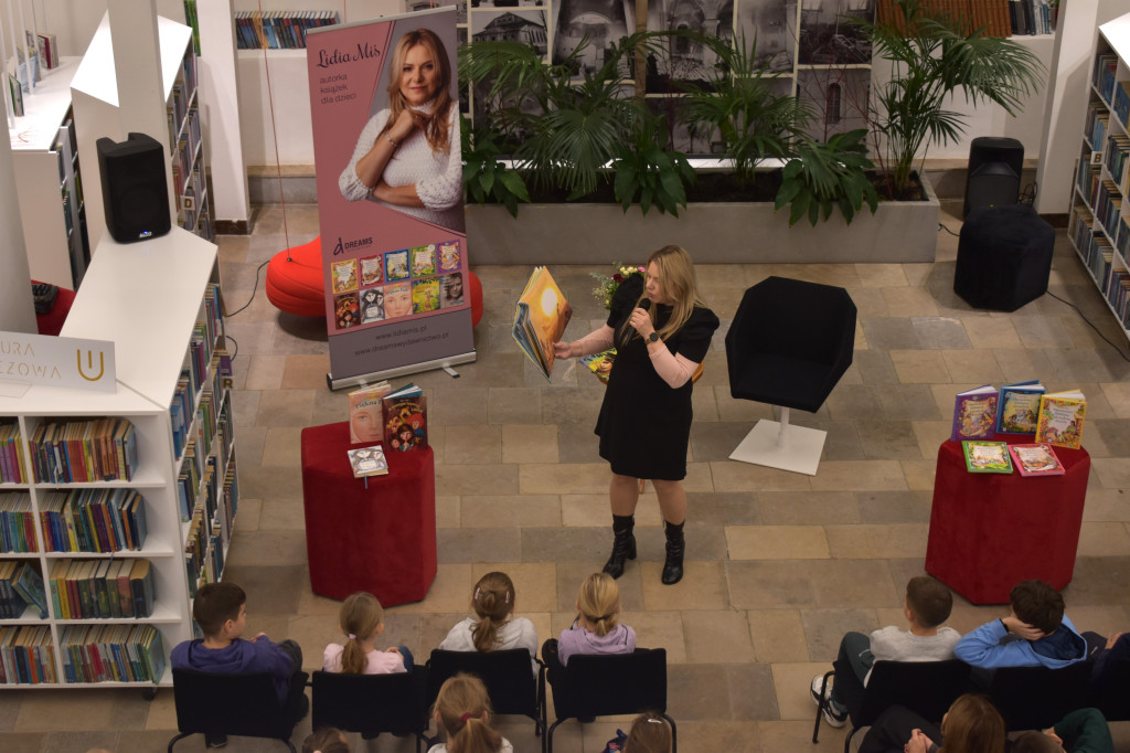 Lidia Miś w tarnogrodzkiej bibliotece