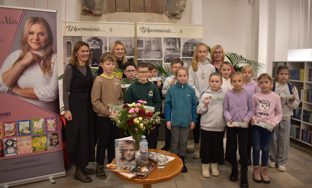 Lidia Miś w tarnogrodzkiej bibliotece