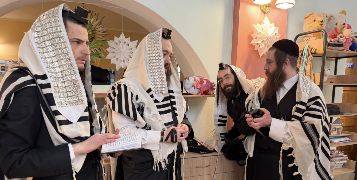 Pielgrzymka do grobu cadyka w Cieszanowie