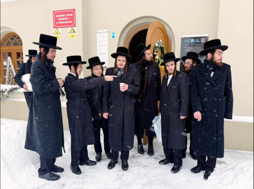 Pielgrzymka do grobu cadyka w Cieszanowie