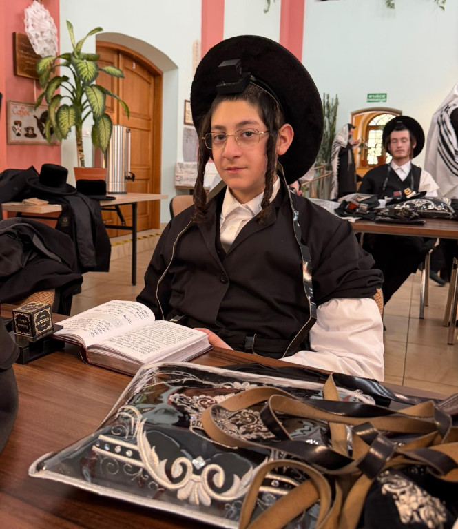 Pielgrzymka do grobu cadyka w Cieszanowie