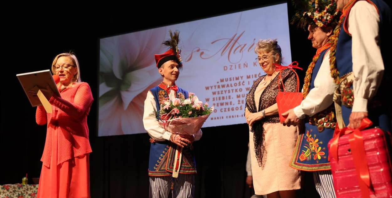 Dzień Kobiet w Tomaszowskim Domu Kultury