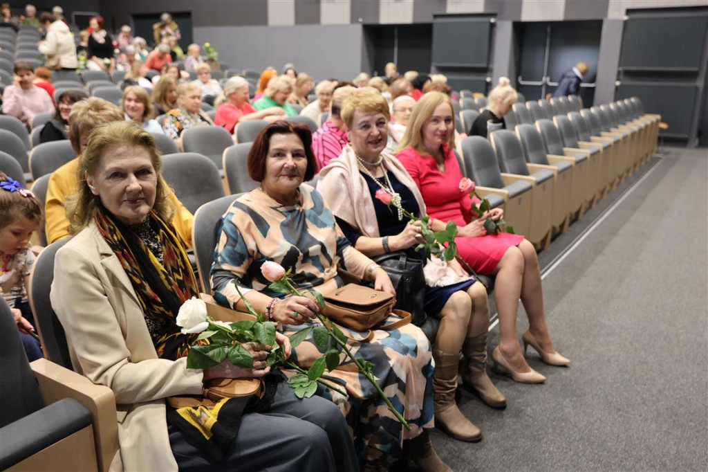 Dzień Kobiet w Tomaszowskim Domu Kultury