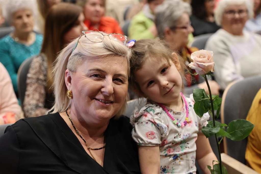 Dzień Kobiet w Tomaszowskim Domu Kultury