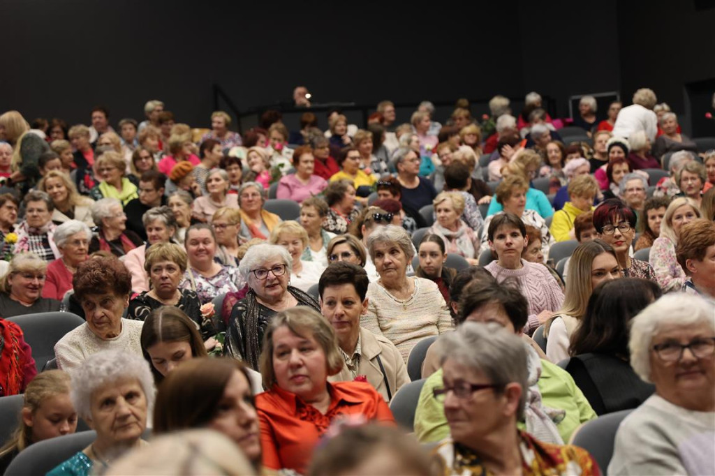 Dzień Kobiet w Tomaszowskim Domu Kultury