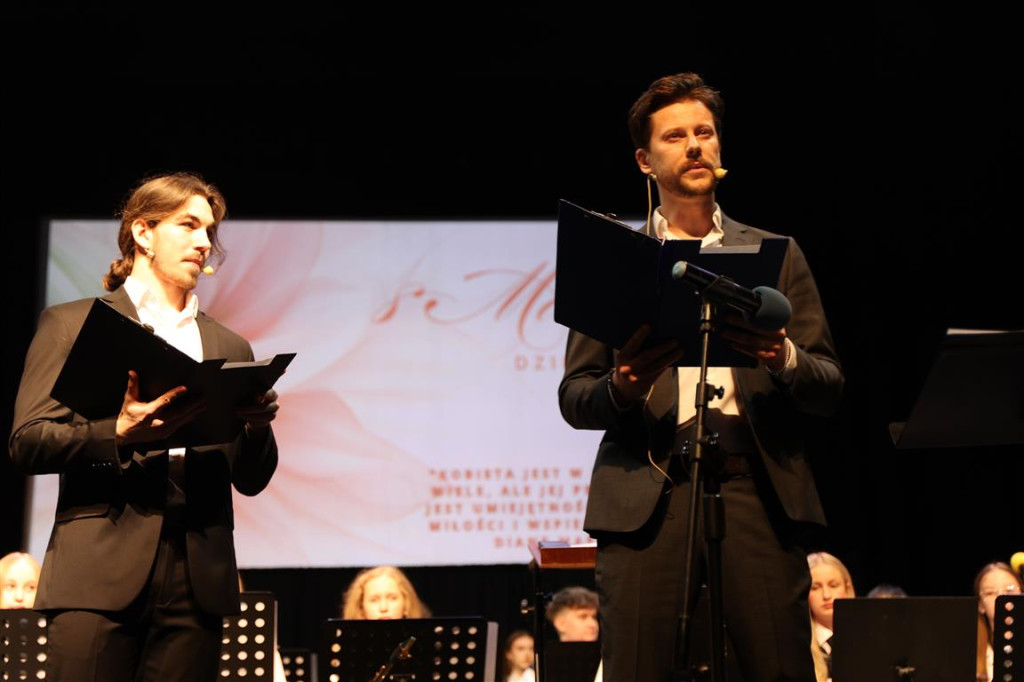 Dzień Kobiet w Tomaszowskim Domu Kultury