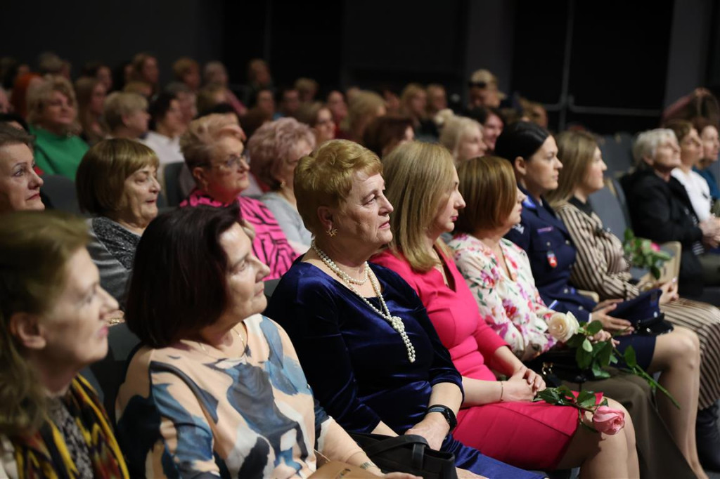 Dzień Kobiet w Tomaszowskim Domu Kultury
