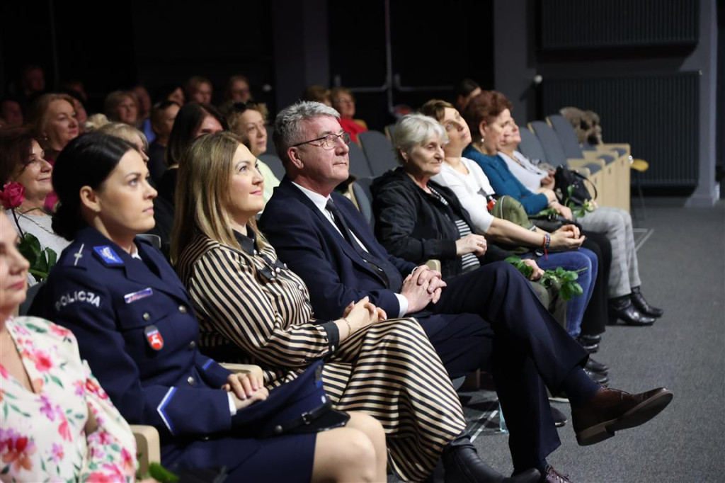 Dzień Kobiet w Tomaszowskim Domu Kultury