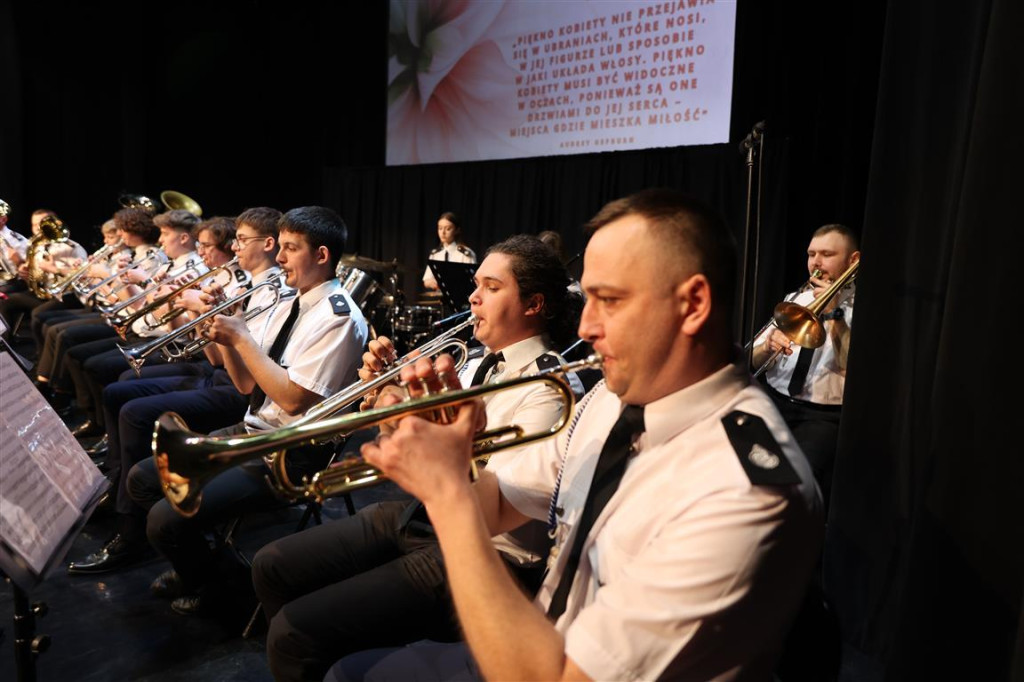 Dzień Kobiet w Tomaszowskim Domu Kultury