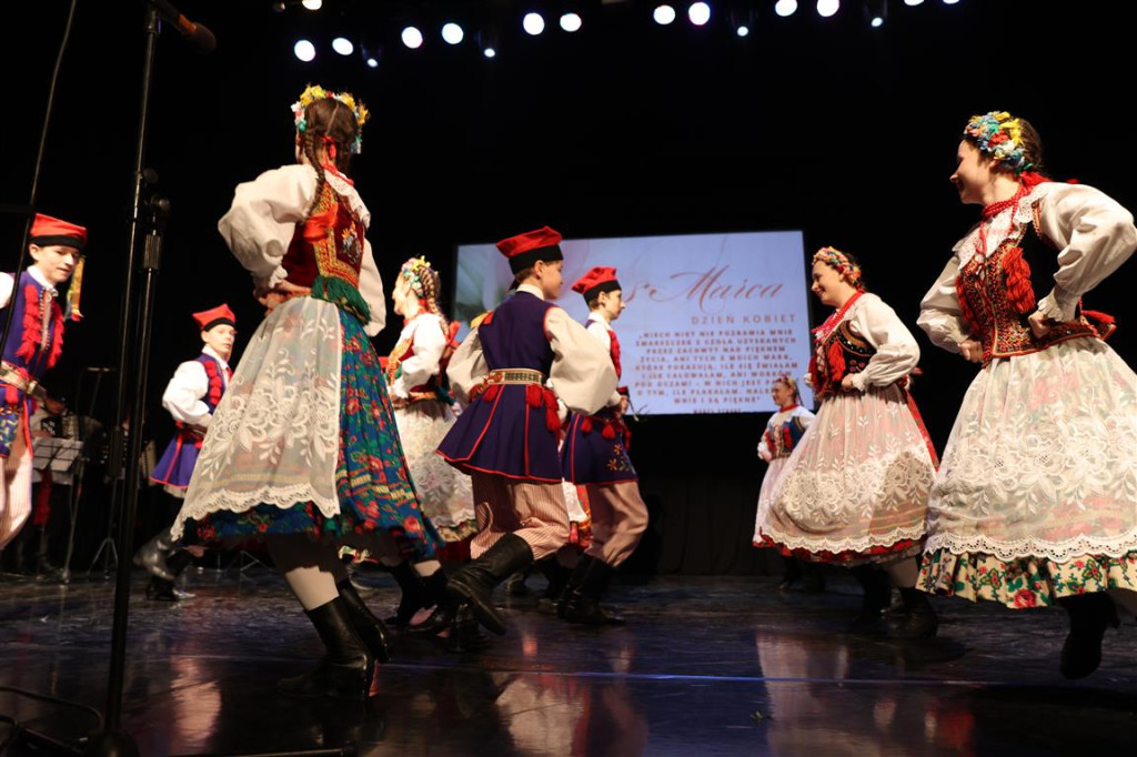 Dzień Kobiet w Tomaszowskim Domu Kultury