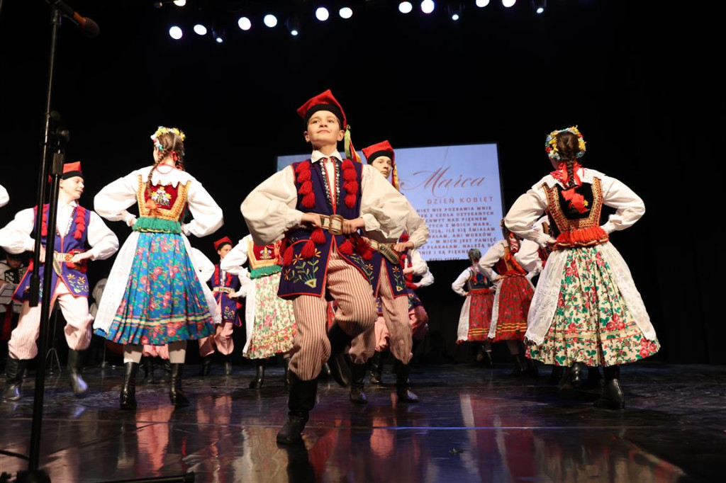 Dzień Kobiet w Tomaszowskim Domu Kultury