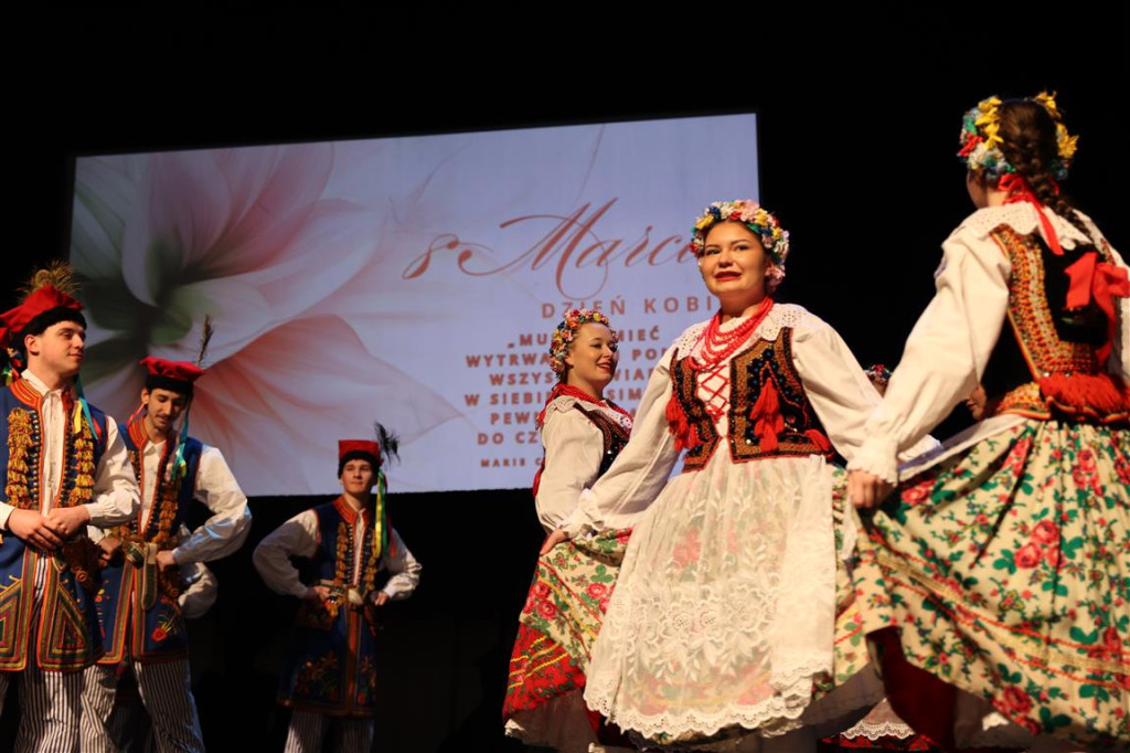 Dzień Kobiet w Tomaszowskim Domu Kultury