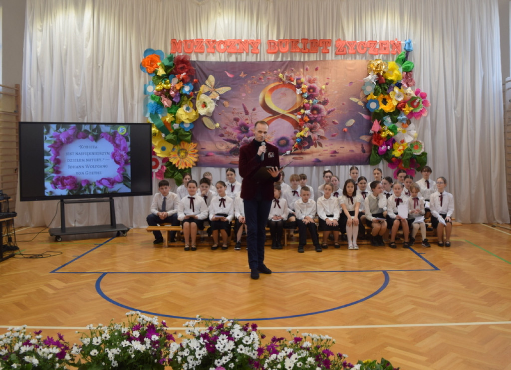 Muzyczny Bukiet Życzeń w SP 7 w Zamościu