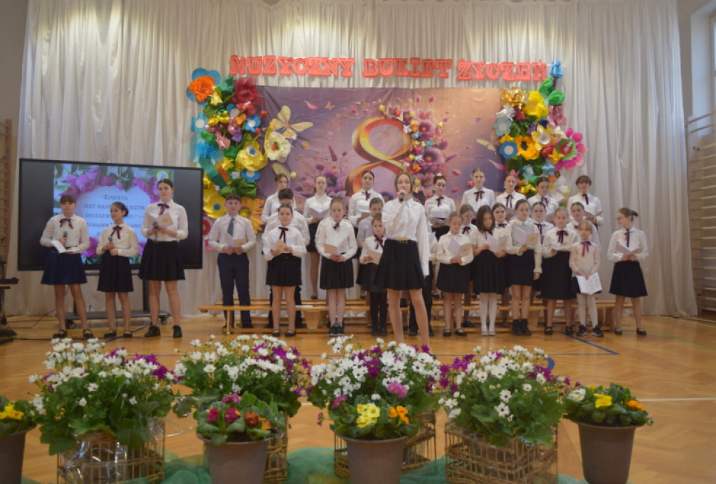 Muzyczny Bukiet Życzeń w SP 7 w Zamościu