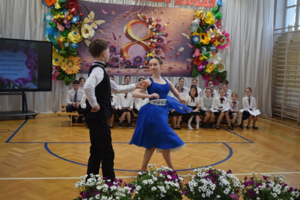 Muzyczny Bukiet Życzeń w SP 7 w Zamościu