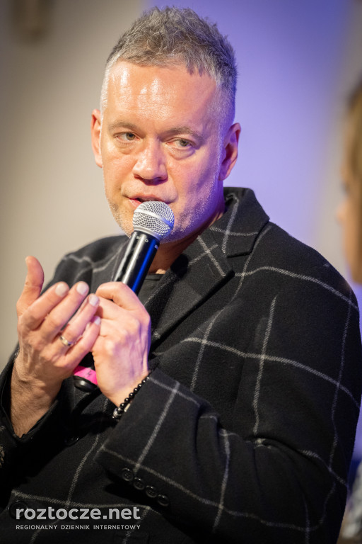 Krzysztof Antkowiak ze świadectwem w Krasnobrodzie