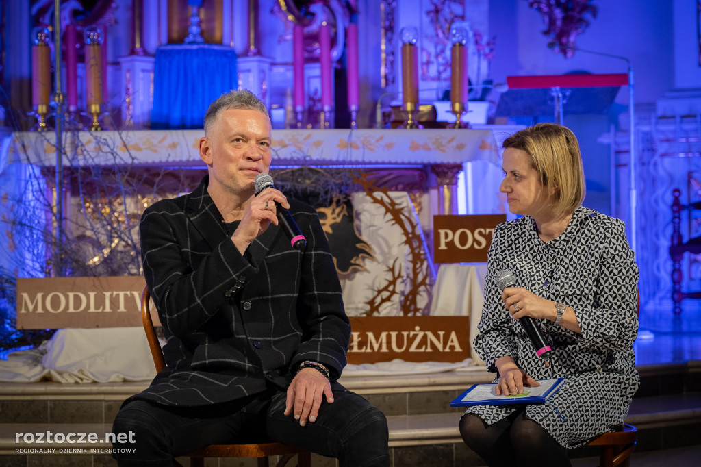 Krzysztof Antkowiak ze świadectwem w Krasnobrodzie