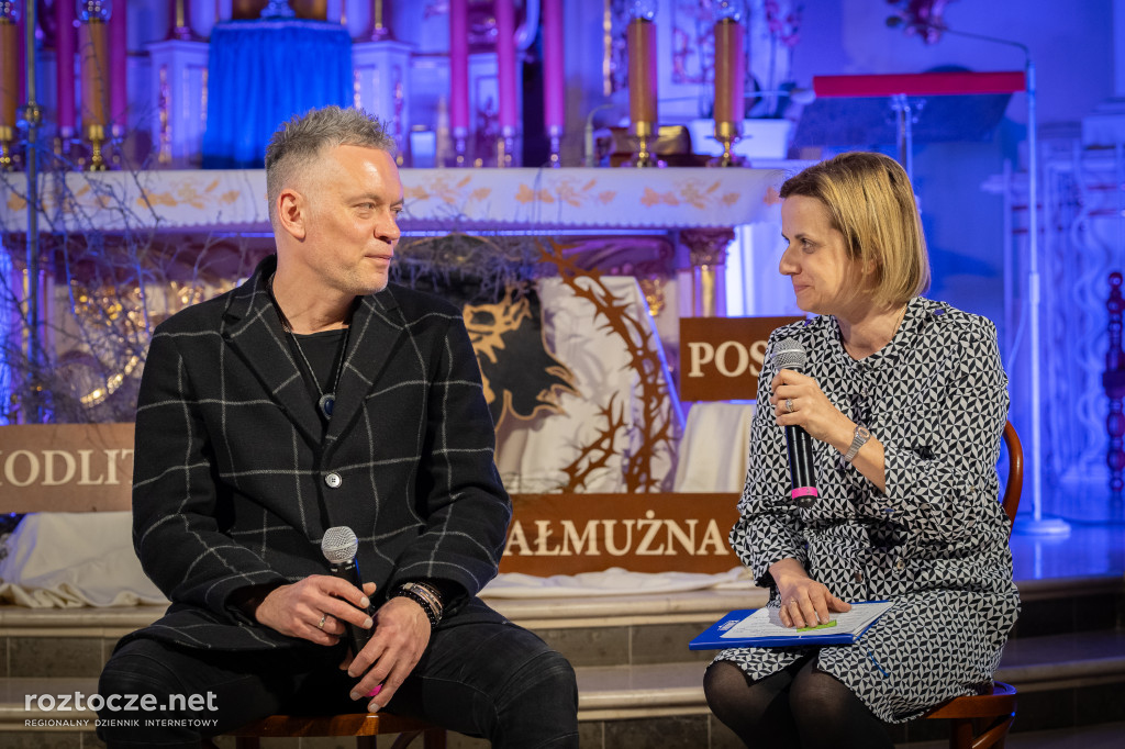 Krzysztof Antkowiak ze świadectwem w Krasnobrodzie