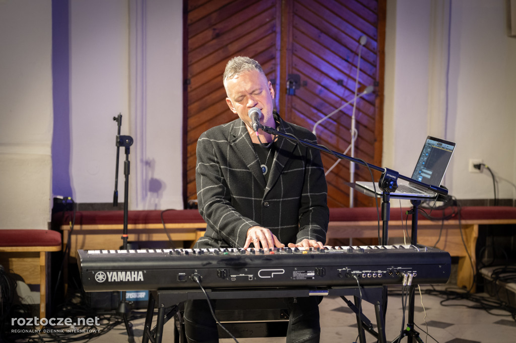 Krzysztof Antkowiak ze świadectwem w Krasnobrodzie