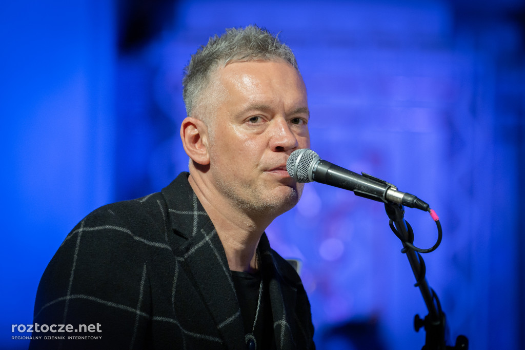 Krzysztof Antkowiak ze świadectwem w Krasnobrodzie