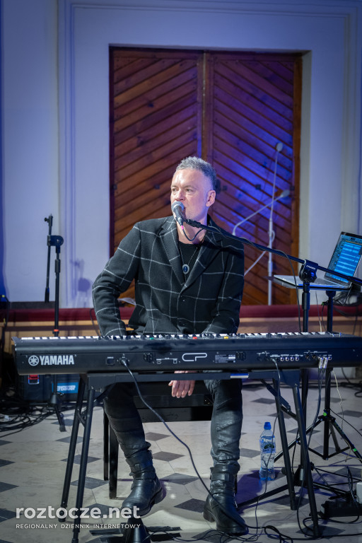 Krzysztof Antkowiak ze świadectwem w Krasnobrodzie