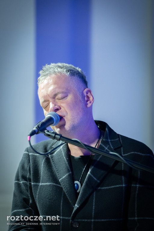 Krzysztof Antkowiak ze świadectwem w Krasnobrodzie