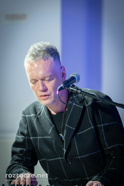 Krzysztof Antkowiak ze świadectwem w Krasnobrodzie