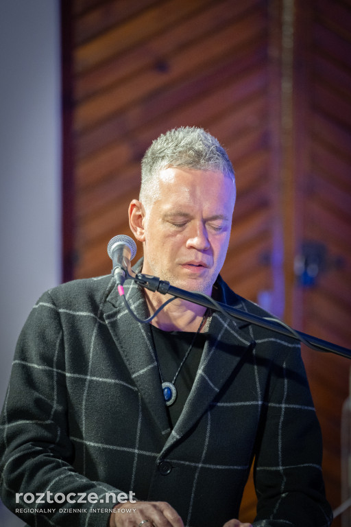 Krzysztof Antkowiak ze świadectwem w Krasnobrodzie