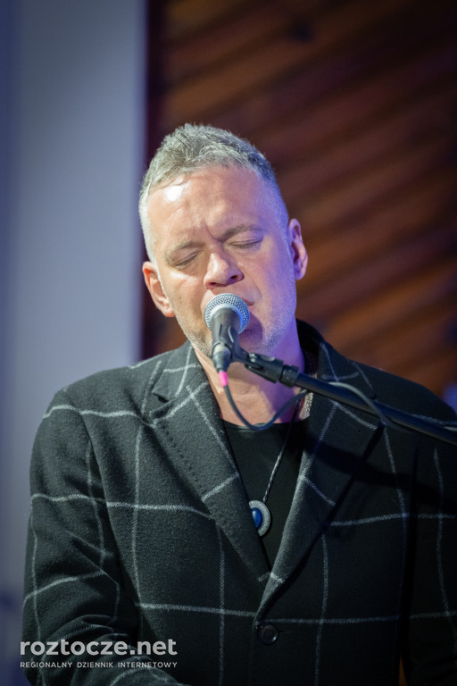 Krzysztof Antkowiak ze świadectwem w Krasnobrodzie