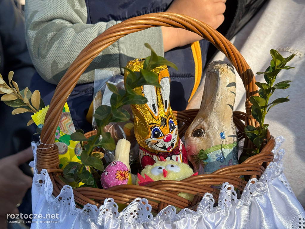 Święcenie pokarmów w parafii Dub