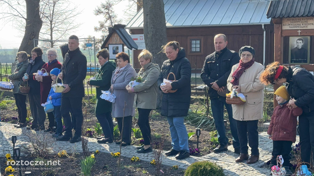 Święcenie pokarmów w parafii Dub